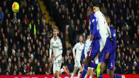 弗里克助力巴萨冲击欧冠冠军，皮克盛赞穆勒辉煌成就，展望美好未来